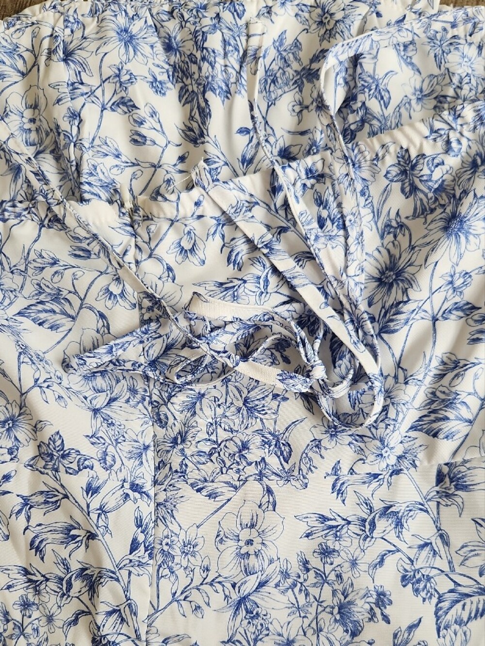 Perfect Summer Dress! Blue & White Floral Halter Mini Dress - Picture 6 of 7